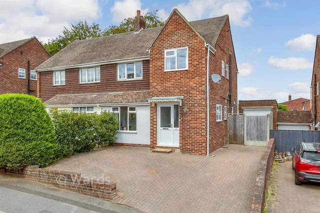 Firs Close, Aylesford, ME20, photo 1
