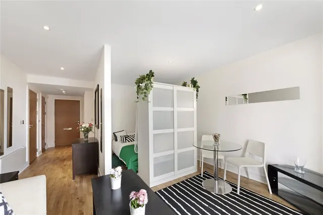 Queenstown Road, Battersea, SW11, photo 2