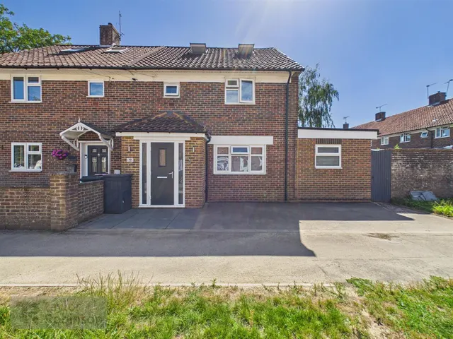 Shaws Road, Northgate, RH10, photo 1