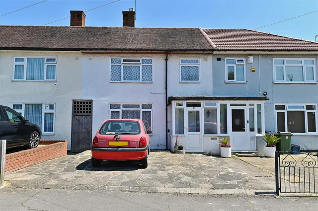 Photo 2 — Parkes Road, Chigwell, Essex, IG74BN