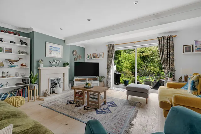 Photo 3 — Badgers Way, Marlow, SL7 3QU