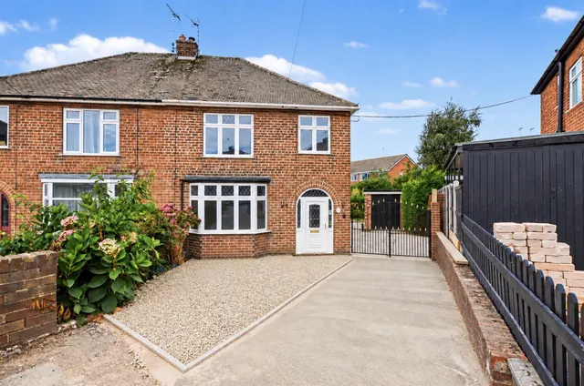 St. Helens Crescent, Trowell, NG9, photo 1