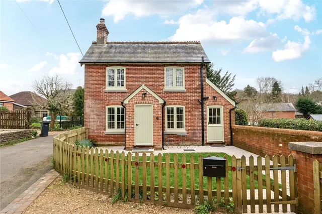 South Lane, Nomansland, Salisbury, Wiltshire, SP5 2BZ, photo 1