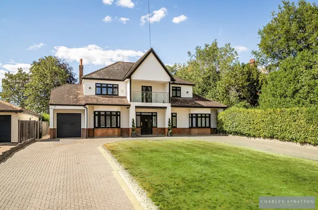 Parkway, Romford, RM2, photo 1
