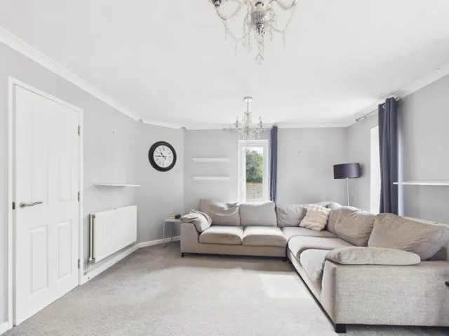 Northfield Close, Waterlooville, PO8, photo 2