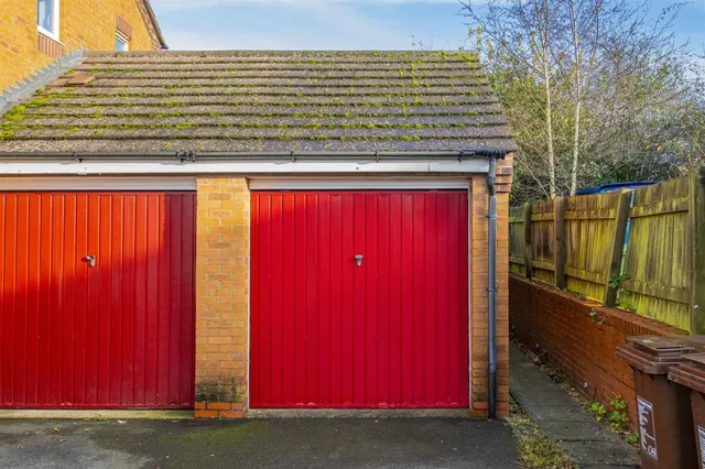 Lowry Close, Corby, photo 2