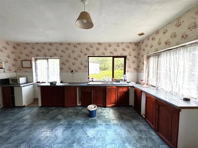 Login, Whitland, SA34, photo 3