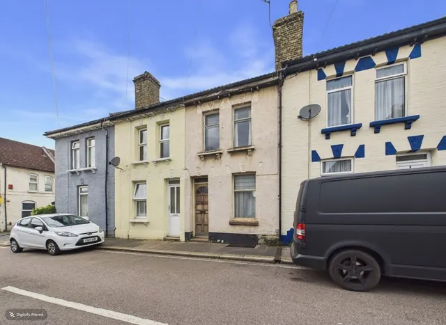 Cross Street, Strood, ME2, photo 1
