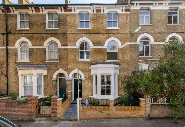 Photo 2 — 55 Dalyell Road, London