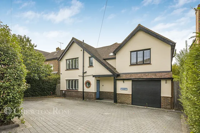 Bagshot Road, Woking, photo 1