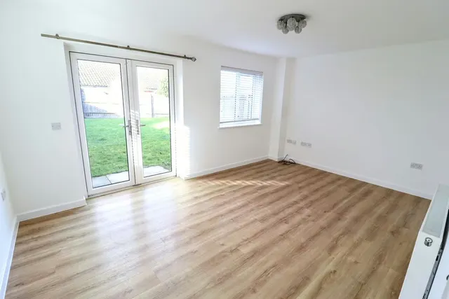 Photo 3 — Bunkers Crescent, Bletchley, Milton Keynes, Buckinghamshire, MK3 6FP
