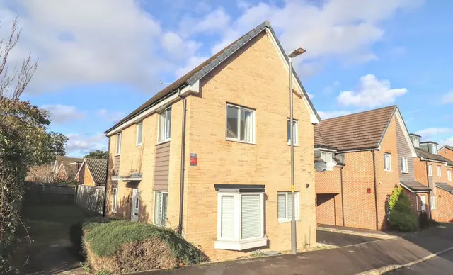 Bunkers Crescent, Bletchley, Milton Keynes, Buckinghamshire, MK3 6FP, photo 1
