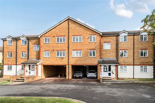 Photo 2 — Hanson Close, Beckenham, BR3