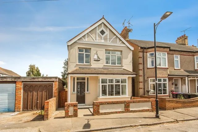 Richmond Avenue, Shoeburyness, Southend-on-Sea, Essex, SS3, photo 1