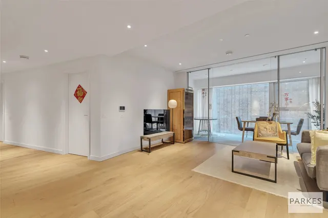 Photo 3 — Electric Boulevard, London, SW11 8BQ