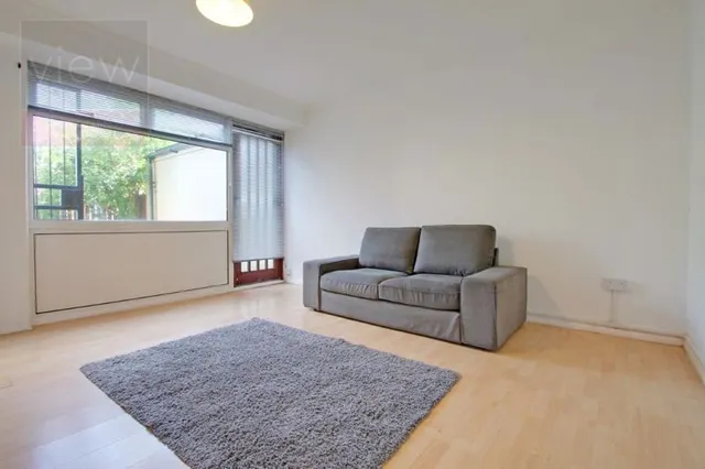 Photo 2 — Beckway Street, London SE17 1QS