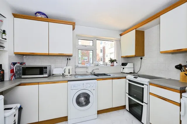 Station Road, Redhill, RH1, photo 3