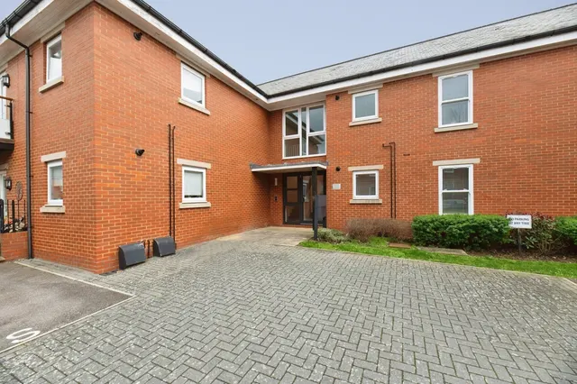 Sherwood Way, Epsom, KT19, photo 1