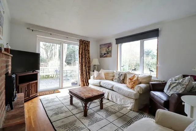 Photo 2 — Manor Road, Bletchley, Milton Keynes, Buckinghamshire, MK2 2HW