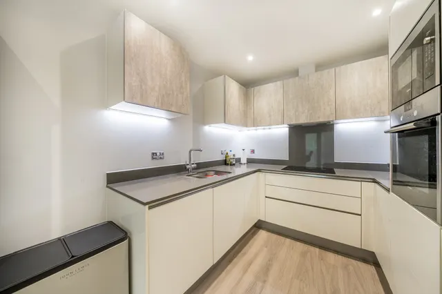 Photo 3 — 4 Ikon House, 3 East Hill, London