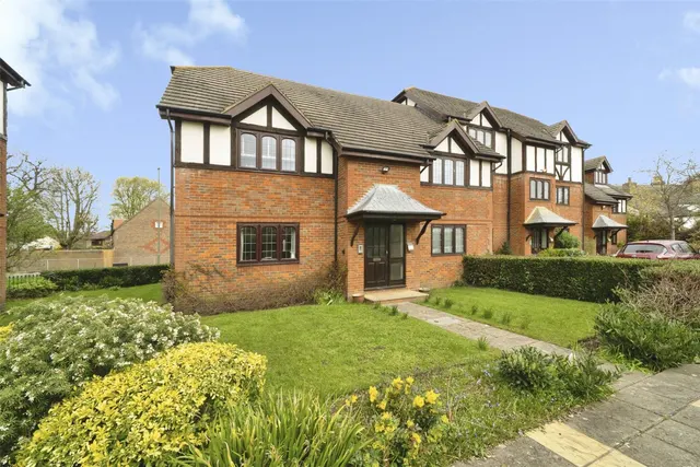High Street, West Molesey, KT8, photo 1