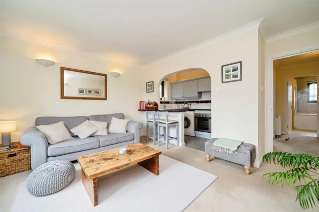 High Street, West Molesey, KT8, photo 2