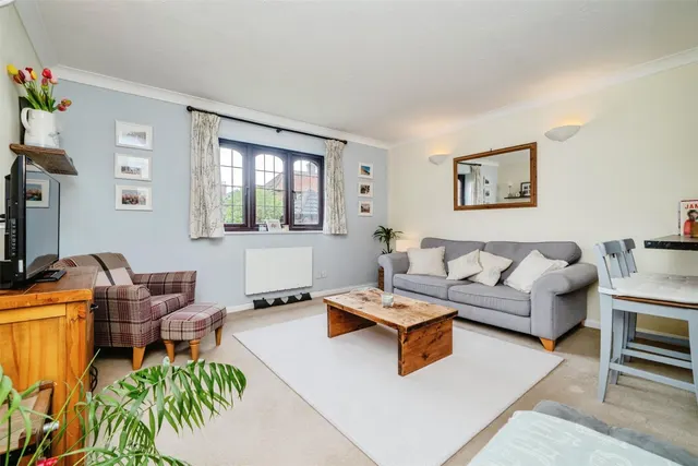 High Street, West Molesey, KT8, photo 3