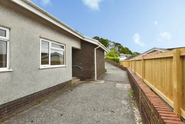 Fairoak, Betws, SA18, photo 3