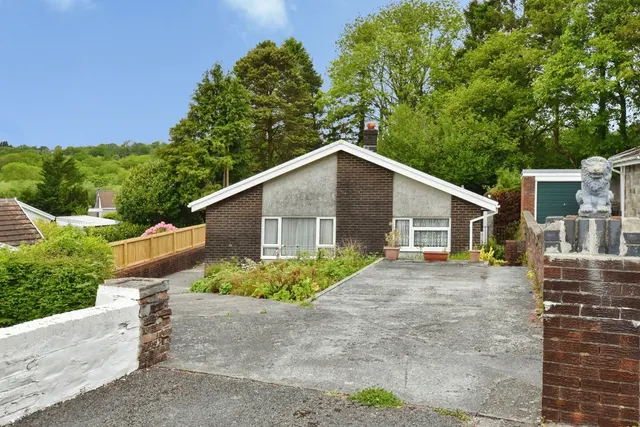 Fairoak, Betws, SA18, photo 1