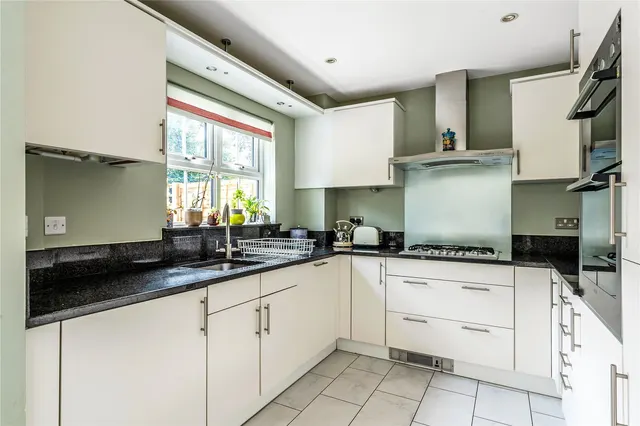 Fitzroy Place, Reigate, RH2, photo 2