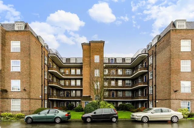 29 Gordon House, Western Avenue, London, photo 1