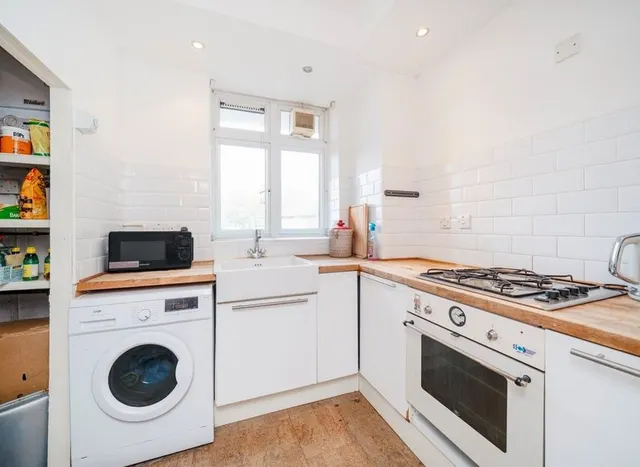 Goldsmiths Row, Broadway Market, E2, photo 3