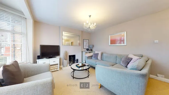 Photo 3 — Sedley Rise, Loughton