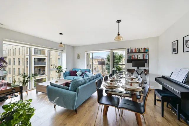 St Clements Avenue, London, photo 1