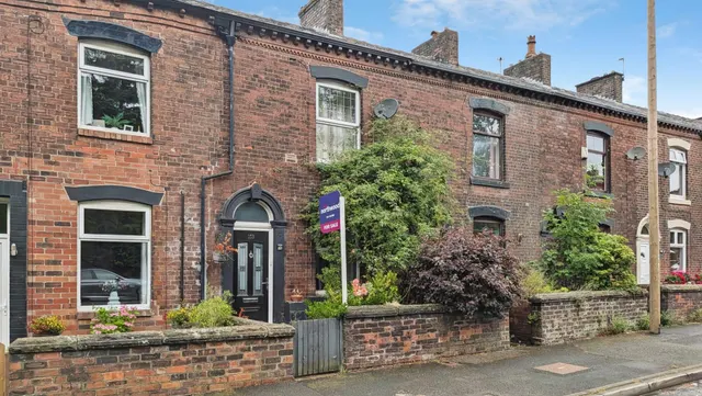 Stamford Road, Lees, OL4, photo 1