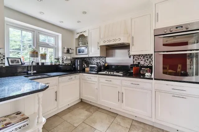 Perry Way, Lightwater, GU18, photo 3