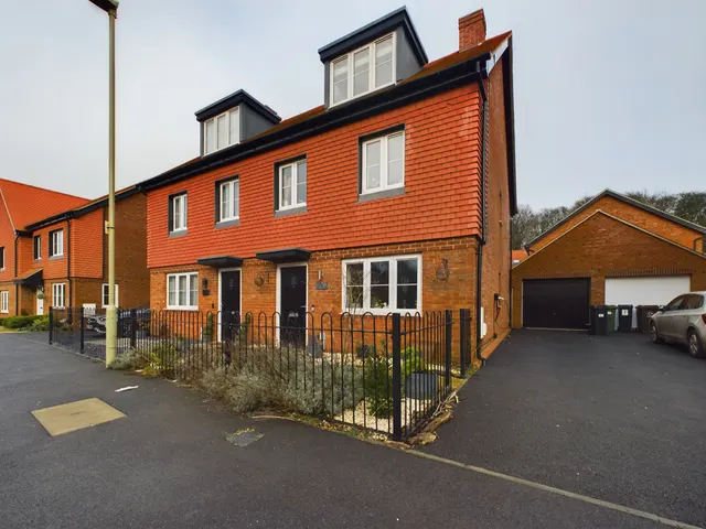 Maize Lane, Basingstoke, RG23, photo 1