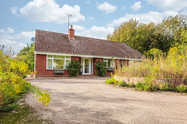 3 bedroom house, Detached Bungalow in Corpusty with