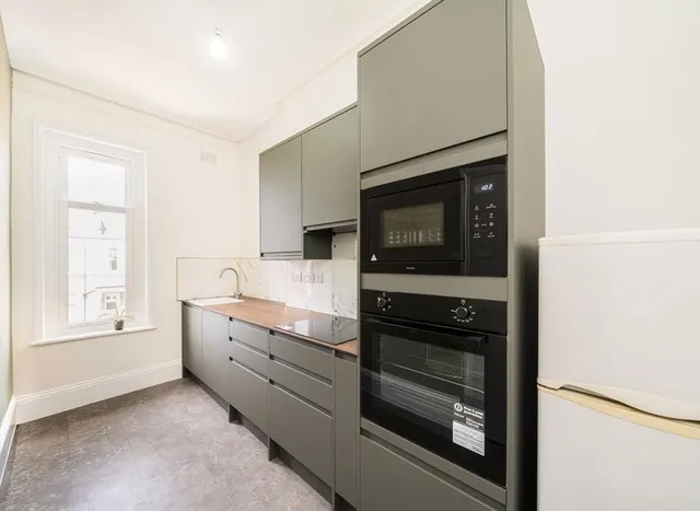 Photo 3 — Amesbury Avenue, Streatham, SW2