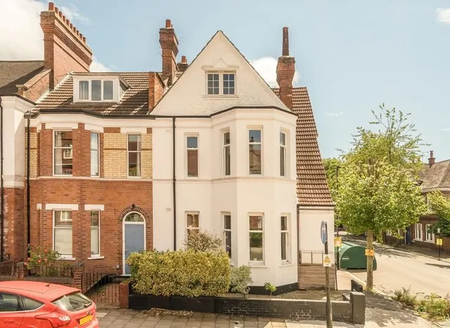 Amesbury Avenue, Streatham, SW2, photo 1