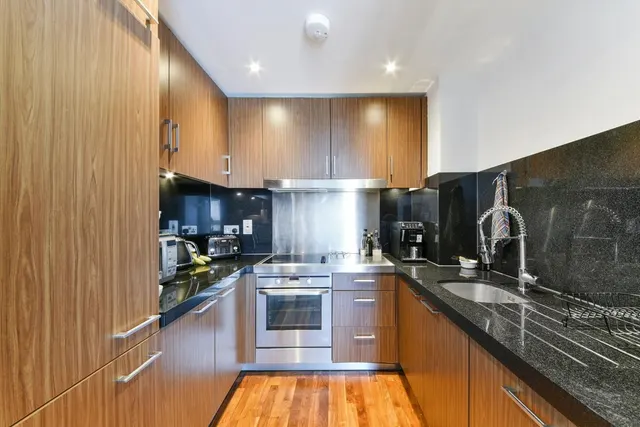 Fairmont Avenue, London, E14, photo 3