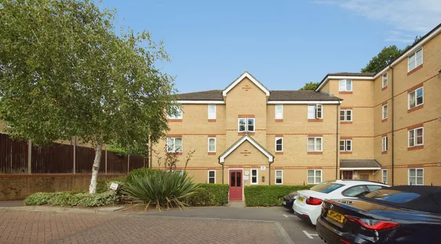Pickard Close, London, N14, photo 1