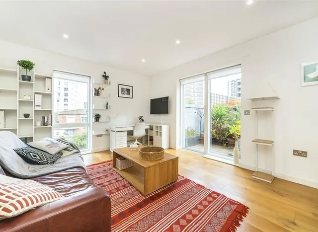 Photo 3 — Branch Place, Shoreditch, N1