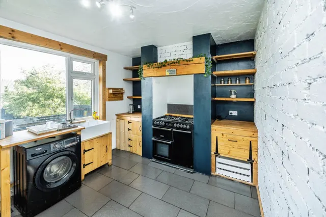 Sandene Drive, Huddersfield, HD4, photo 3