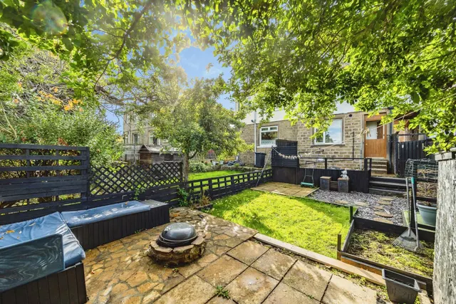 Sandene Drive, Huddersfield, HD4, photo 2