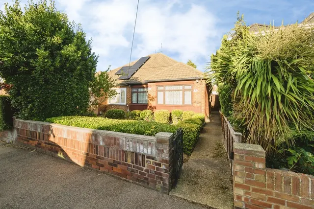 Berwick Road, Rainham, RM13, photo 1