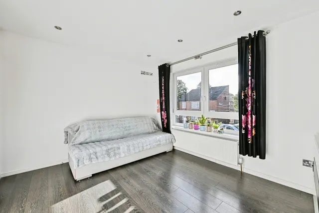 Oxbow Close, Nottingham, NG2, photo 2