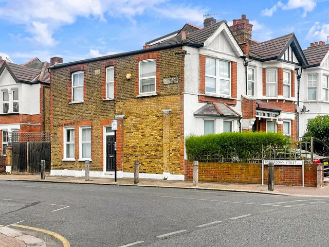London, SW17, photo 1