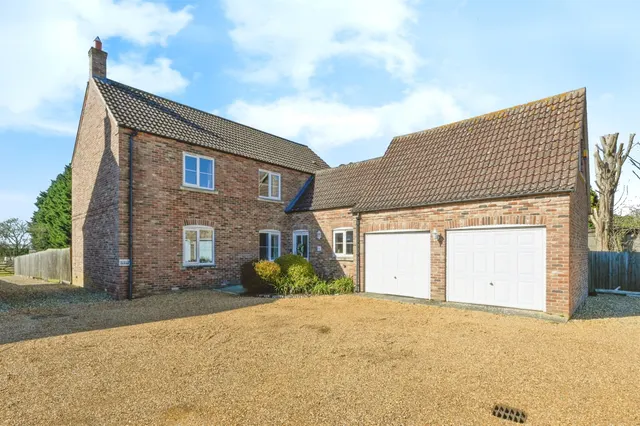 Ivy Close, Setchey, PE33, photo 1