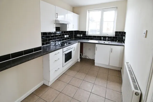 Fryston Road, Castleford, WF10, photo 2